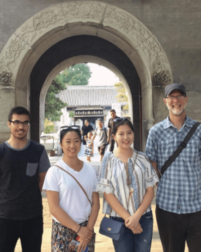 Allen Carlson with students at Baiyun Guan